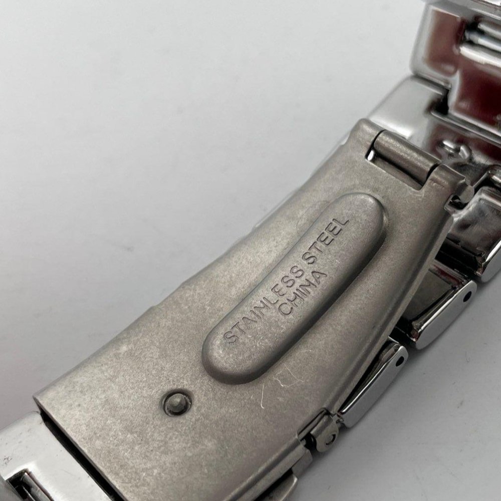 Betsey Johnson BJS00190-03 Silver Stainless Steel Analog Dial Womens Wrest Watch - Picture 5 of 6